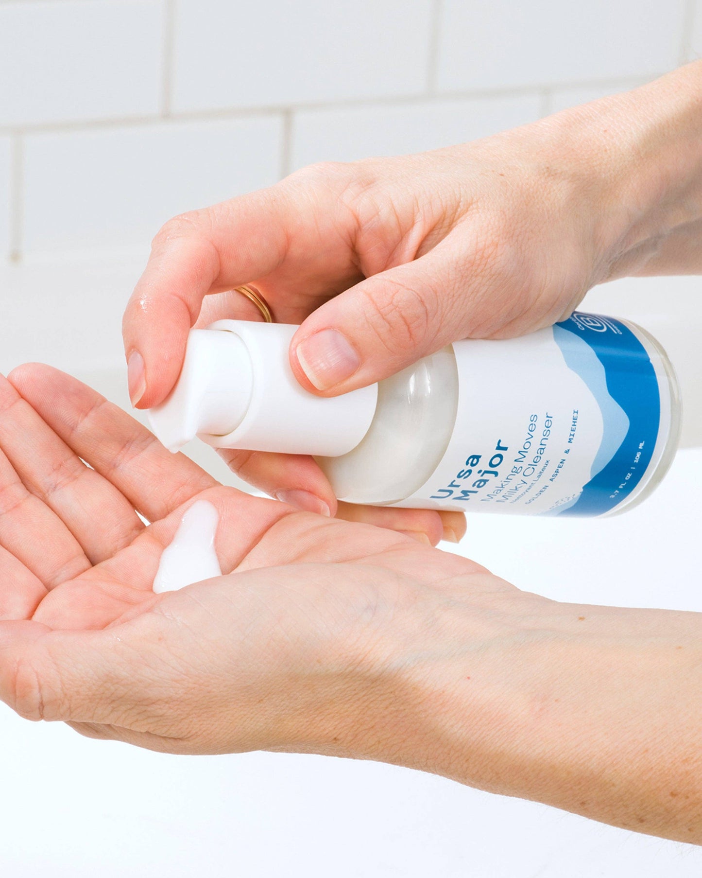 Making Moves Milky Cleanser